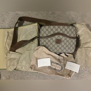 Gucci messenger crossbody